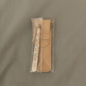 Summer and Rose tweezer with pouch